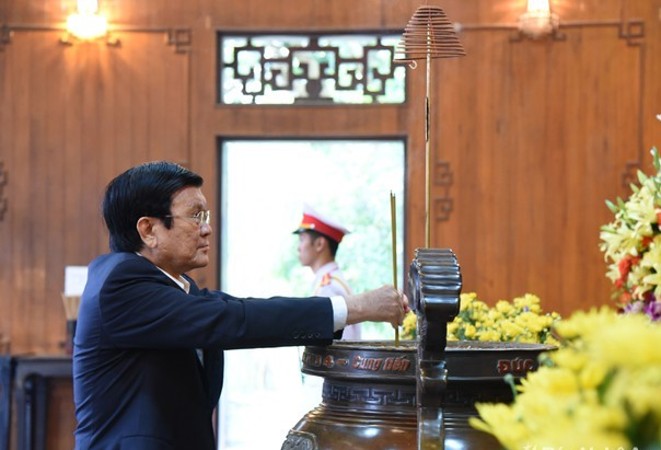 Nguyên Chủ tịch nước Trương Tấn Sang dâng hương tại Khu di tích Kim Liên - 1