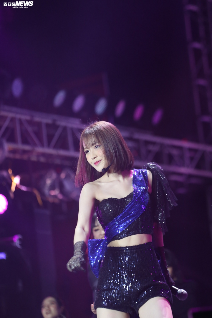 HyunA cực quyến rũ, Monsta X trở lại thiếu hai thành viên vẫn gây bùng nổ - 5