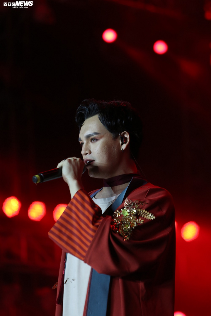 HyunA cực quyến rũ, Monsta X trở lại thiếu hai thành viên vẫn gây bùng nổ - 4