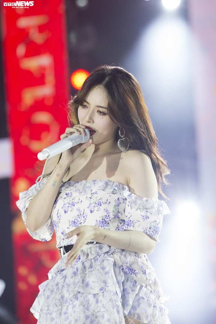 HyunA cực quyến rũ, Monsta X trở lại thiếu hai thành viên vẫn gây bùng nổ - 10