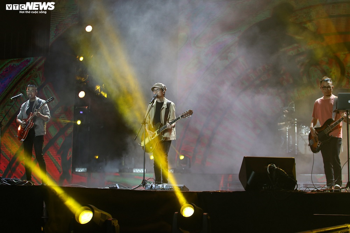 HyunA cực quyến rũ, Monsta X trở lại thiếu hai thành viên vẫn gây bùng nổ - 8