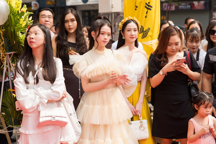 Jun Vũ cổ vũ, liên tục hát theo loạt hit triệu lượt xem của Will - 1