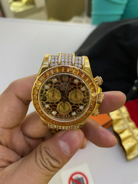 Tiếp viên Vietnam Airlines trả lại nhiều trang sức giá trị lớn cho khách nước ngoài - 2