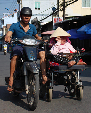 Chuyện tình cổ tích của cô gái khuyết tật hơn chồng 5 tuổi ở Đồng Nai - 1