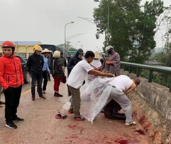 Đang đi trên cầu, người phụ nữ ở Thái Nguyên bị đồng nghiệp lao vào chém tới tấp - 1