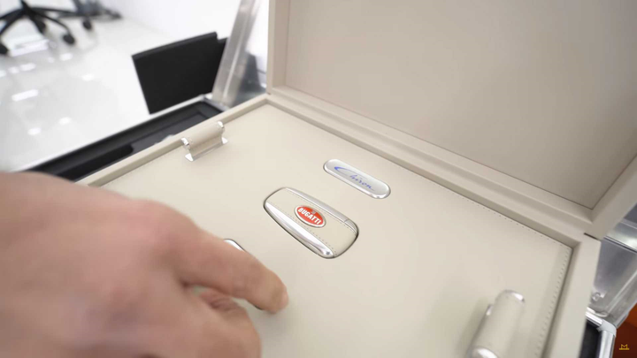 Khi siêu xe kết hợp với thời trang sang chảnh - 12