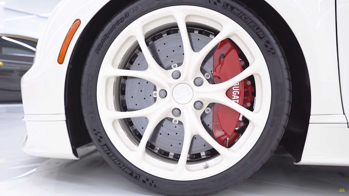 Khi siêu xe kết hợp với thời trang sang chảnh - 5