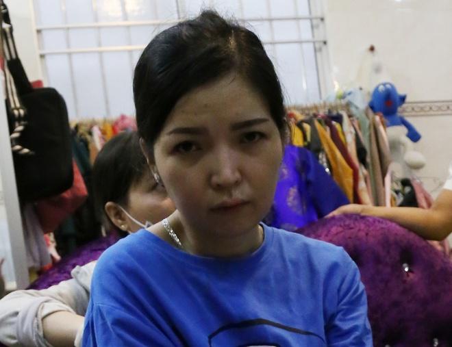 Ba mẹ con bị khởi tố vì bán ma túy trong nhà nghỉ - 1