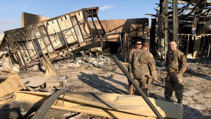 Cuộc đào thoát kịch tính của lính Mỹ trước đòn tấn công của tên lửa Iran - 1