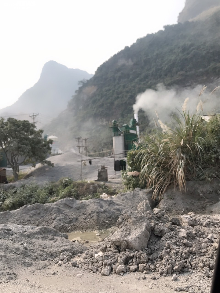 Trạm trộn bê tông nhựa không phép, nhả khói ô nhiễm ở Hà Nam - 2