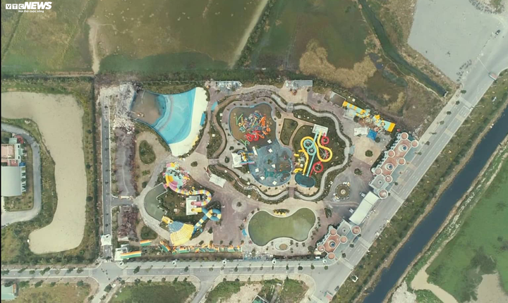 Ảnh: Công viên nước hơn 200 tỷ đồng hiện đại bậc nhất Thủ đô bị san phẳng - 2