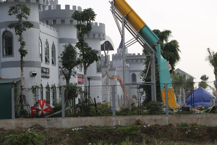 Ảnh: Công viên nước hơn 200 tỷ đồng hiện đại bậc nhất Thủ đô bị san phẳng - 9