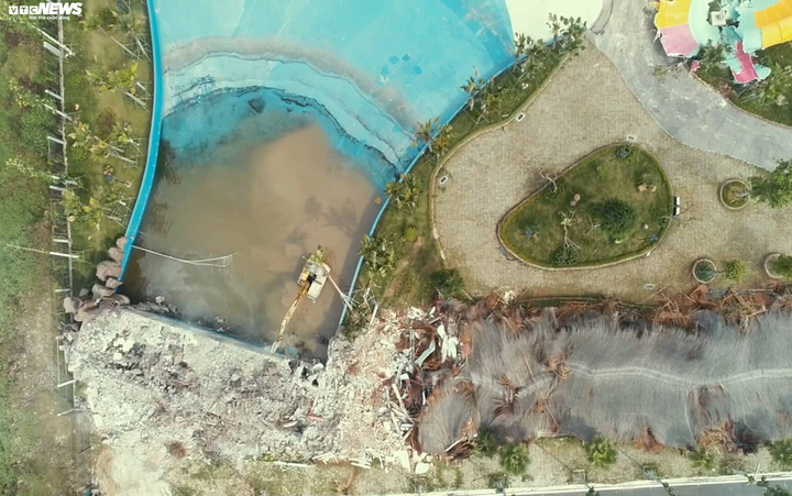 Ảnh: Công viên nước hơn 200 tỷ đồng hiện đại bậc nhất Thủ đô bị san phẳng - 5