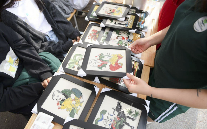 Học sinh Hà thành tự gói bánh chưng, quyên góp từ thiện dịp Tết cổ truyền - 4