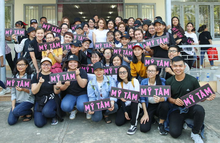 Mỹ Tâm giản dị đi từ thiện trước khi về quê đón Tết - 7