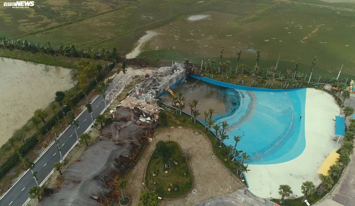Ảnh: Công viên nước hơn 200 tỷ đồng hiện đại bậc nhất Thủ đô bị san phẳng - 6