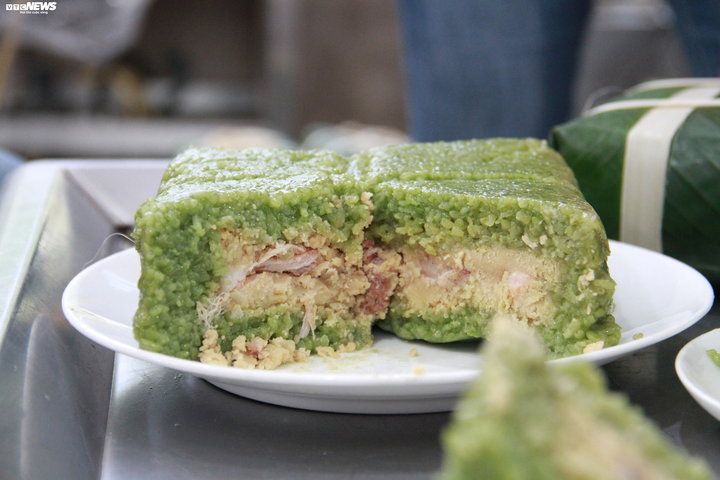 Cận cảnh quy trình sản xuất bánh chưng bằng máy ở TP.HCM - 13