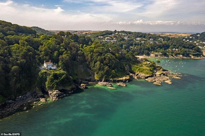 Ngắm biệt thự giá hơn 60 tỷ đồng chênh vênh trên vách núi - 9