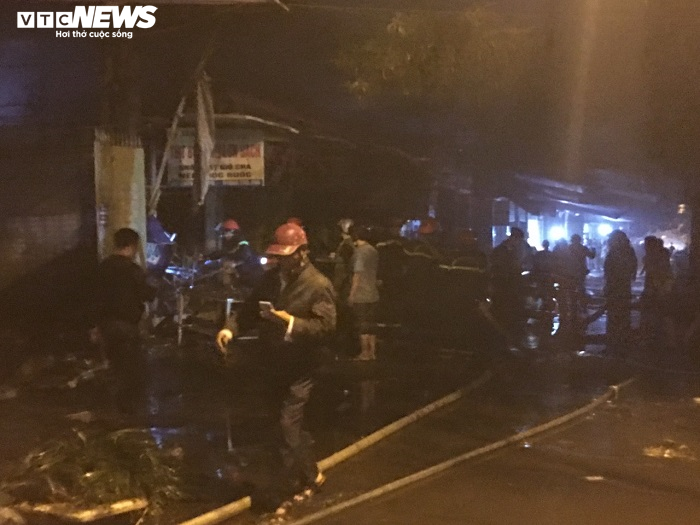 Ảnh: Hiện trường tan hoang sau khi 'bà hỏa' ghé thăm, thiêu rụi hàng loạt kiot ở Thái Bình - 1