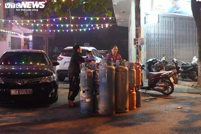 Ảnh: Hiện trường tan hoang sau khi 'bà hỏa' ghé thăm, thiêu rụi hàng loạt kiot ở Thái Bình - 9