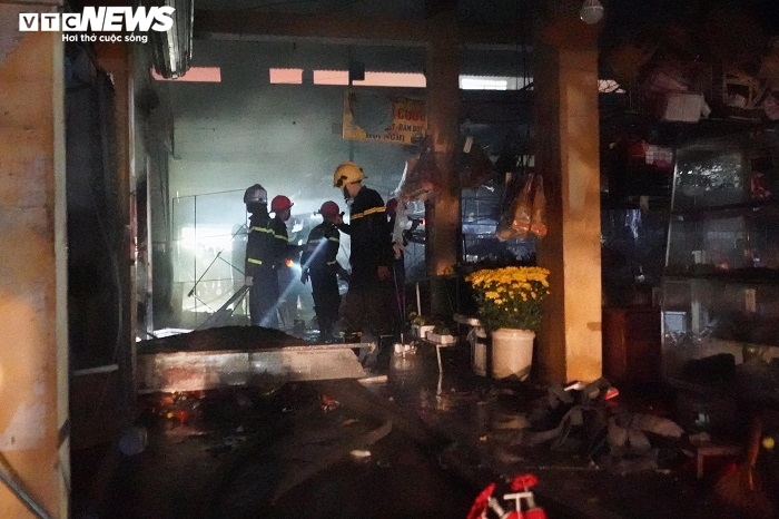 Ảnh: Hiện trường tan hoang sau khi 'bà hỏa' ghé thăm, thiêu rụi hàng loạt kiot ở Thái Bình - 12