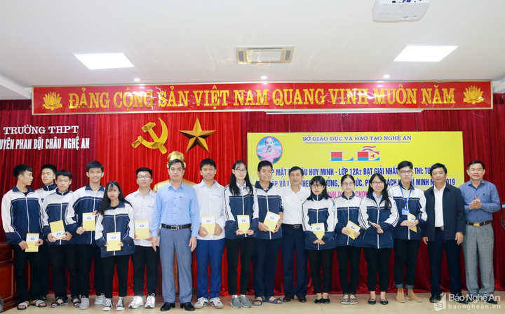 Trường chuyên Phan Bộ Châu giành 13 giải Nhất tại kỳ thi học sinh giỏi quốc gia - 1