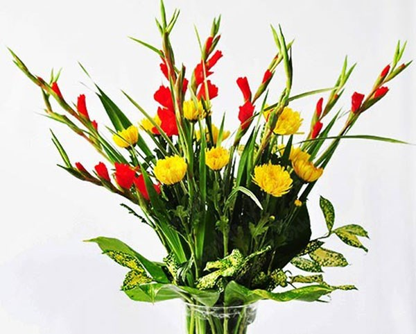 Mẹo hay cắm hoa tươi lâu ngày Tết - 2