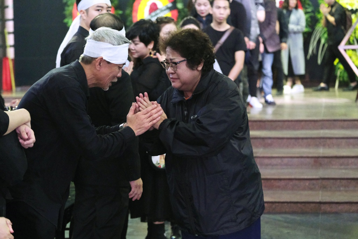 Xuân Bắc, Vân Dung và đông đảo nghệ sĩ tiễn đưa Trương Nhuận - 4