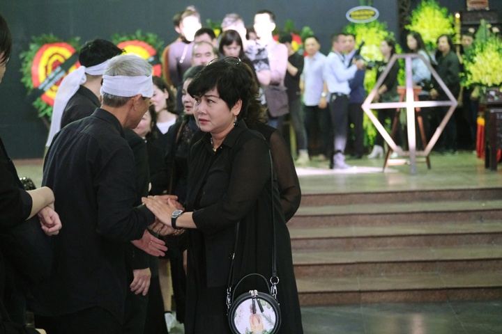 Xuân Bắc, Vân Dung và đông đảo nghệ sĩ tiễn đưa Trương Nhuận - 5