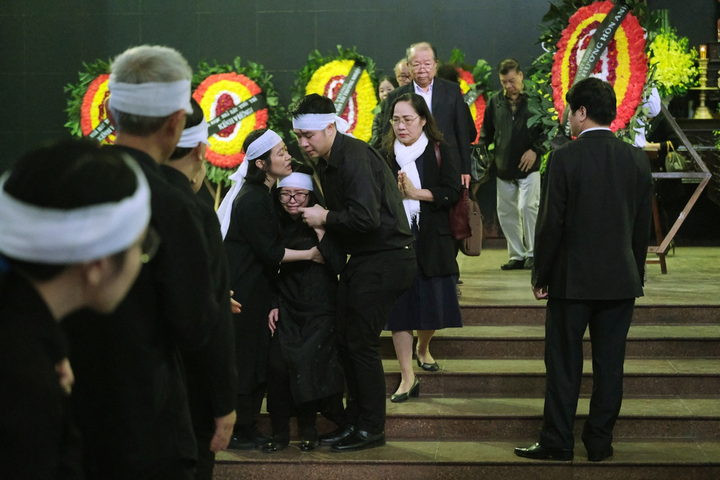 Xuân Bắc, Vân Dung và đông đảo nghệ sĩ tiễn đưa Trương Nhuận - 10