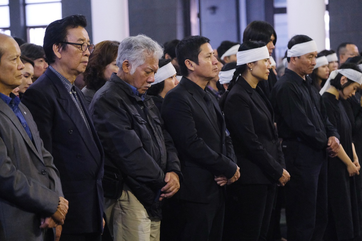 Xuân Bắc, Vân Dung và đông đảo nghệ sĩ tiễn đưa Trương Nhuận - 2