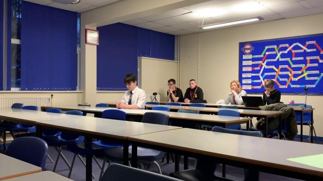 Nhớ 129 cuốn sách, cậu bé 14 tuổi lập kỷ lục thế giới - 2