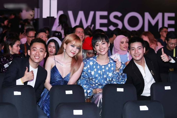 Thiều Bảo Trâm diện váy hở bạo, tự tin đọ dáng bên cạnh nhóm BlackPink - 2