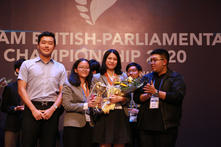 Việt Nam lần đầu tổ chức Giải tranh biện theo mô hình Nghị viện Anh - 2