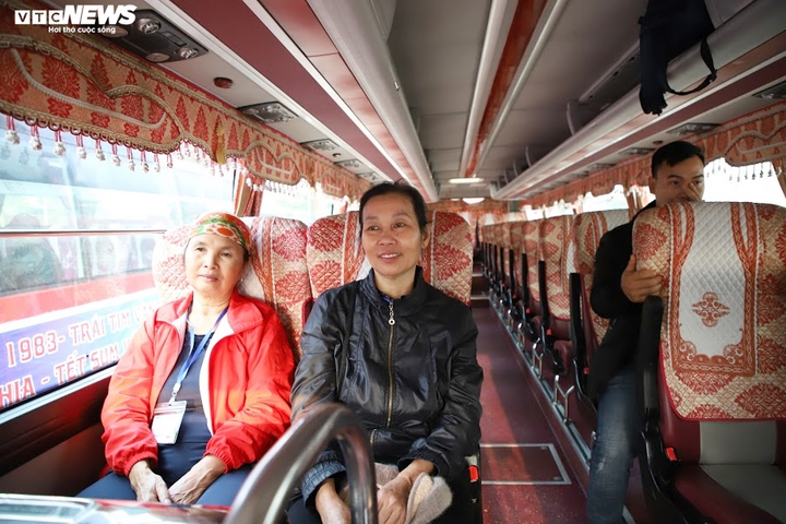 ‘Chuyến xe yêu thương’ đưa hơn 300 bệnh nhân ung thư và người nhà về quê ăn Tết - 8