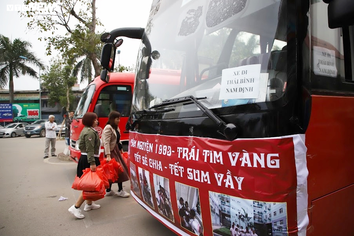 ‘Chuyến xe yêu thương’ đưa hơn 300 bệnh nhân ung thư và người nhà về quê ăn Tết - 2