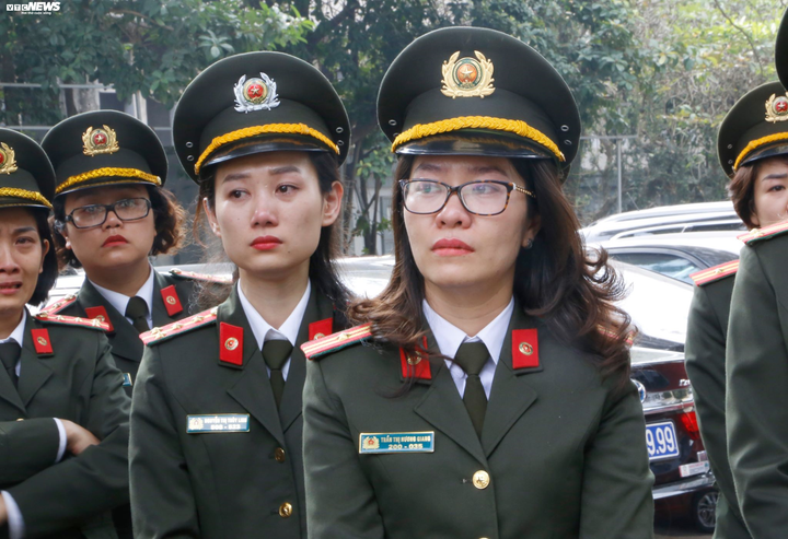 Ảnh: Người thân, chiến sĩ khóc nghẹn tiễn đưa 3 liệt sĩ hy sinh ở Đồng Tâm về nơi an nghỉ cuối cùng - 10