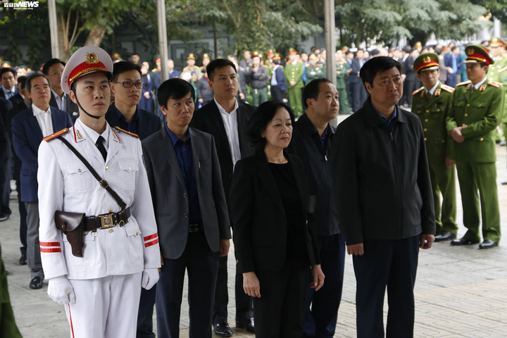 Ảnh: Thủ tướng viếng 3 chiến sĩ công an hy sinh ở Đồng Tâm - 4