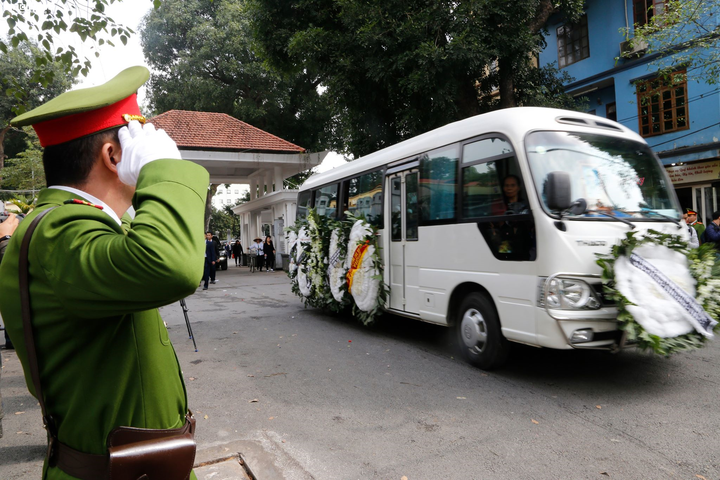 Ảnh: Người thân, chiến sĩ khóc nghẹn tiễn đưa 3 liệt sĩ hy sinh ở Đồng Tâm về nơi an nghỉ cuối cùng - 14