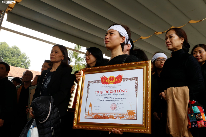 Ảnh: Người thân, chiến sĩ khóc nghẹn tiễn đưa 3 liệt sĩ hy sinh ở Đồng Tâm về nơi an nghỉ cuối cùng - 9