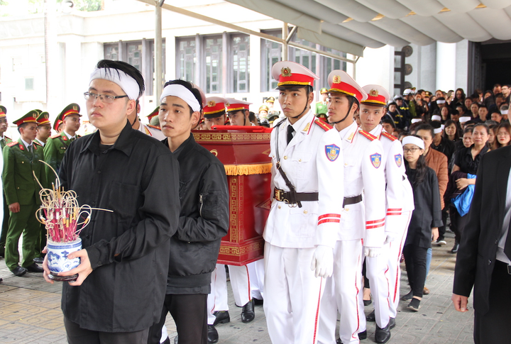 Ảnh: Người thân, chiến sĩ khóc nghẹn tiễn đưa 3 liệt sĩ hy sinh ở Đồng Tâm về nơi an nghỉ cuối cùng - 4