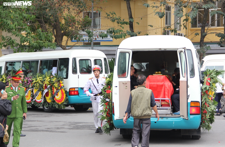 Ảnh: Người thân, chiến sĩ khóc nghẹn tiễn đưa 3 liệt sĩ hy sinh ở Đồng Tâm về nơi an nghỉ cuối cùng - 12