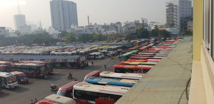 Bến xe Miền Đông quá tải vì người về quê ăn Tết sớm - 9