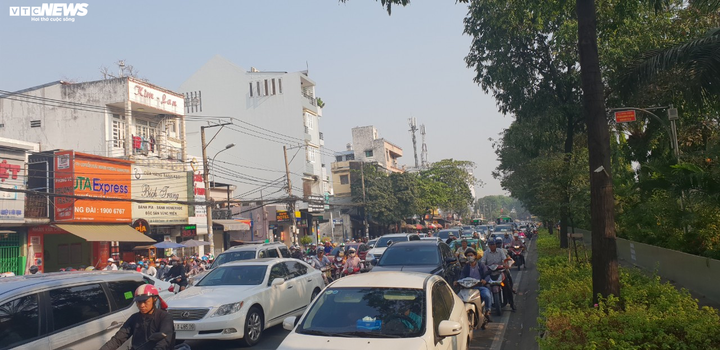 Bến xe Miền Đông quá tải vì người về quê ăn Tết sớm - 11