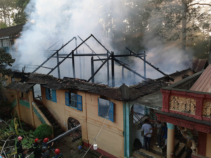 'Bà hỏa' thiêu rụi tăng xá nghìn năm tuổi của chùa cổ miền Tây - 1