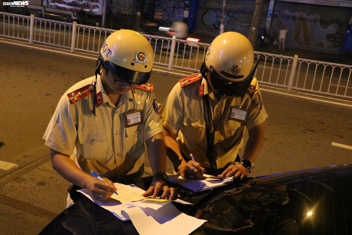 Gần 400 cảnh sát giao thông TP.HCM từ chối nhận hối lộ - 1