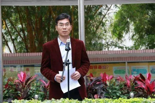 Học sinh Trung Quốc nhận thưởng cá chép, giáo viên được tặng chân giò - 1