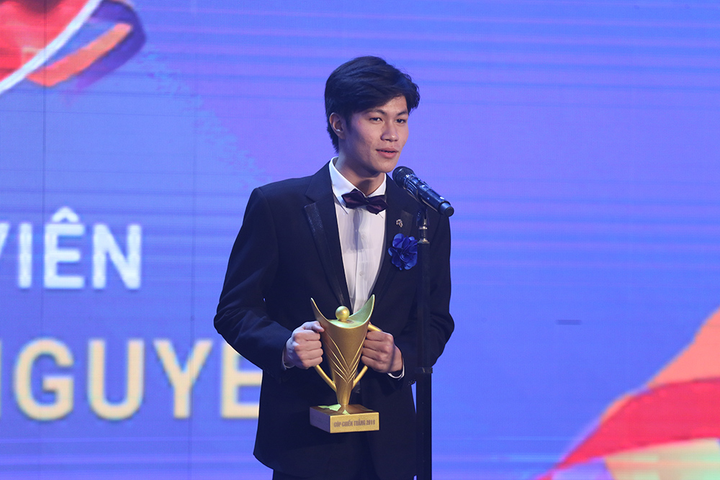 HLV Park Hang Seo tặng giải thưởng Cúp Chiến thắng 2019 cho bệnh nhi bệnh tim - 4