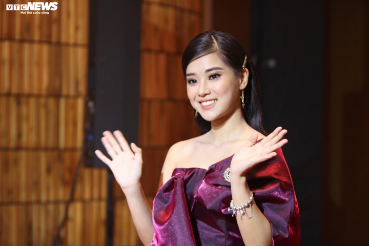 Kim Lý hộ tống Hồ Ngọc Hà, Chi Pu hở bạo 'chặt chém' dàn mỹ nhân trên thảm đỏ - 11