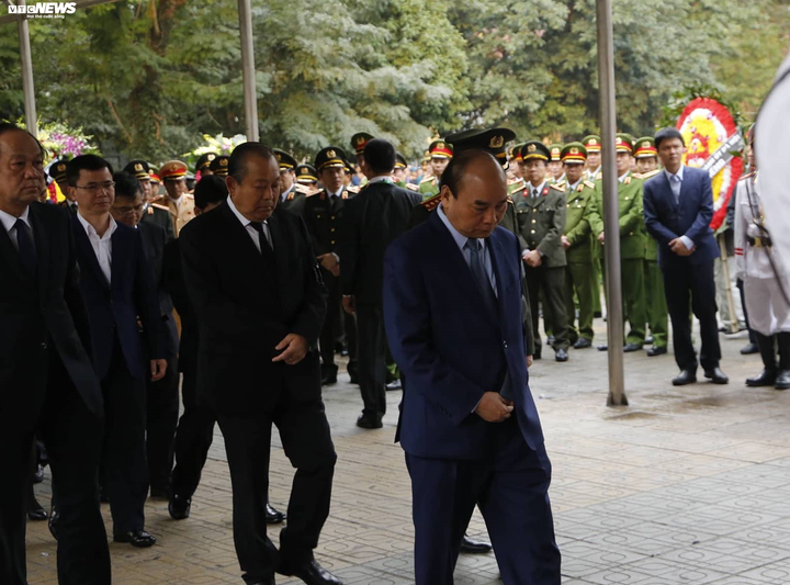 Ảnh: Thủ tướng viếng 3 chiến sĩ công an hy sinh ở Đồng Tâm - 3